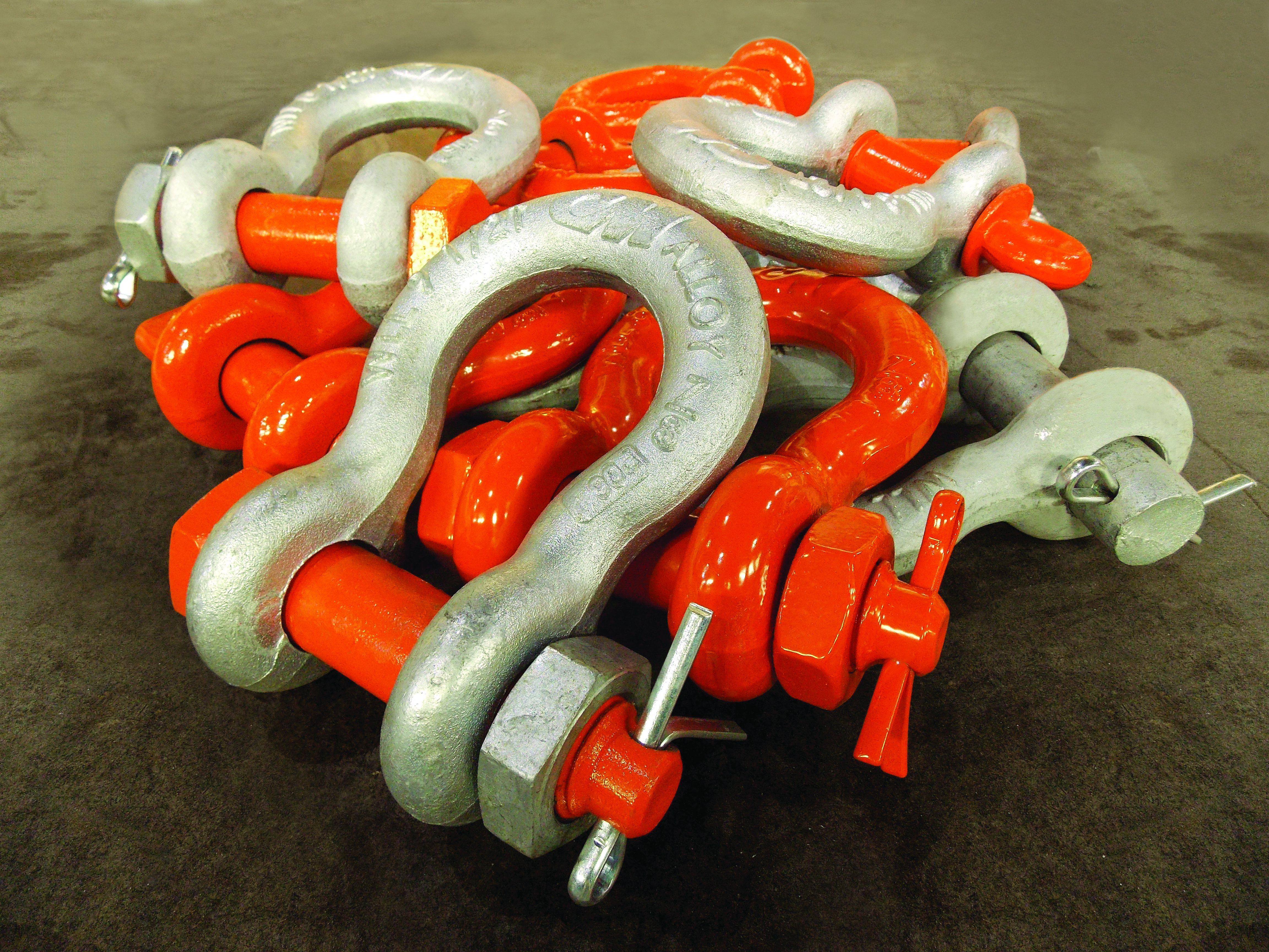 CMRigging_Shackles-SS-Anchor-ScrewPin-Painted_HR-256x300.jpg